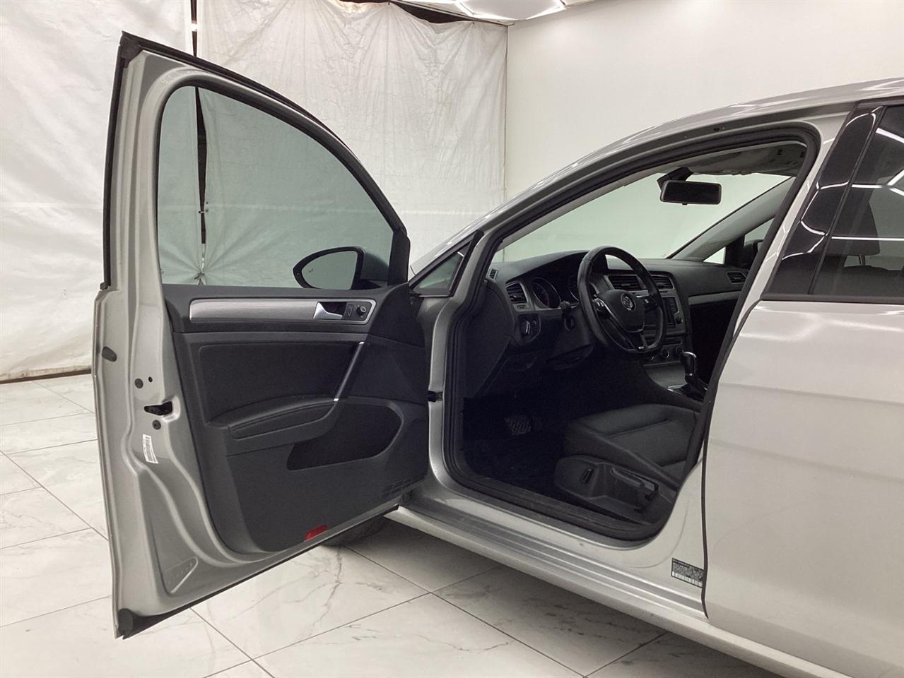 Volkswagen Golf 1.8T 4-Door Wolfsburg Edition Auto 2017