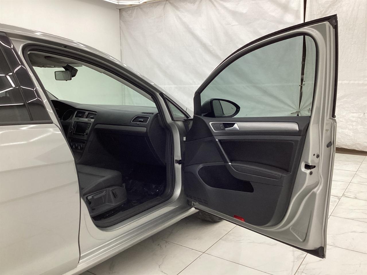 Volkswagen Golf 1.8T 4-Door Wolfsburg Edition Auto 2017