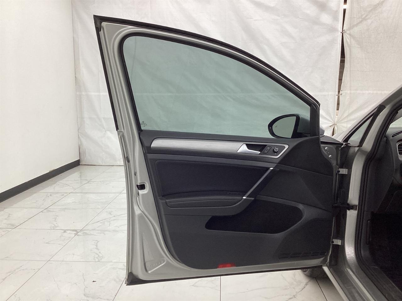 Volkswagen Golf 1.8T 4-Door Wolfsburg Edition Auto 2017