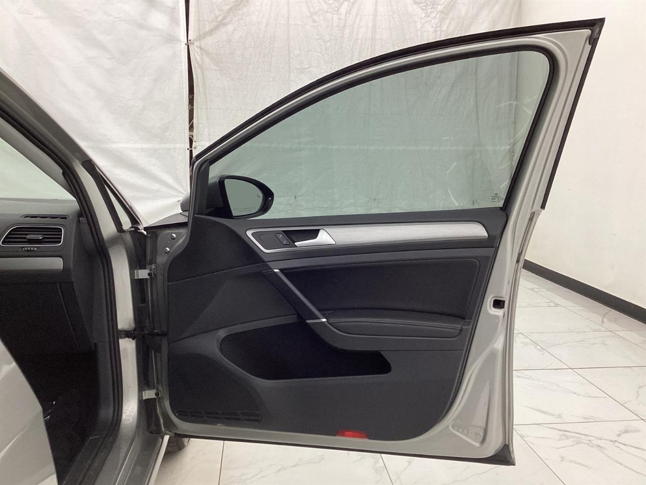 Volkswagen Golf 1.8T 4-Door Wolfsburg Edition Auto 2017