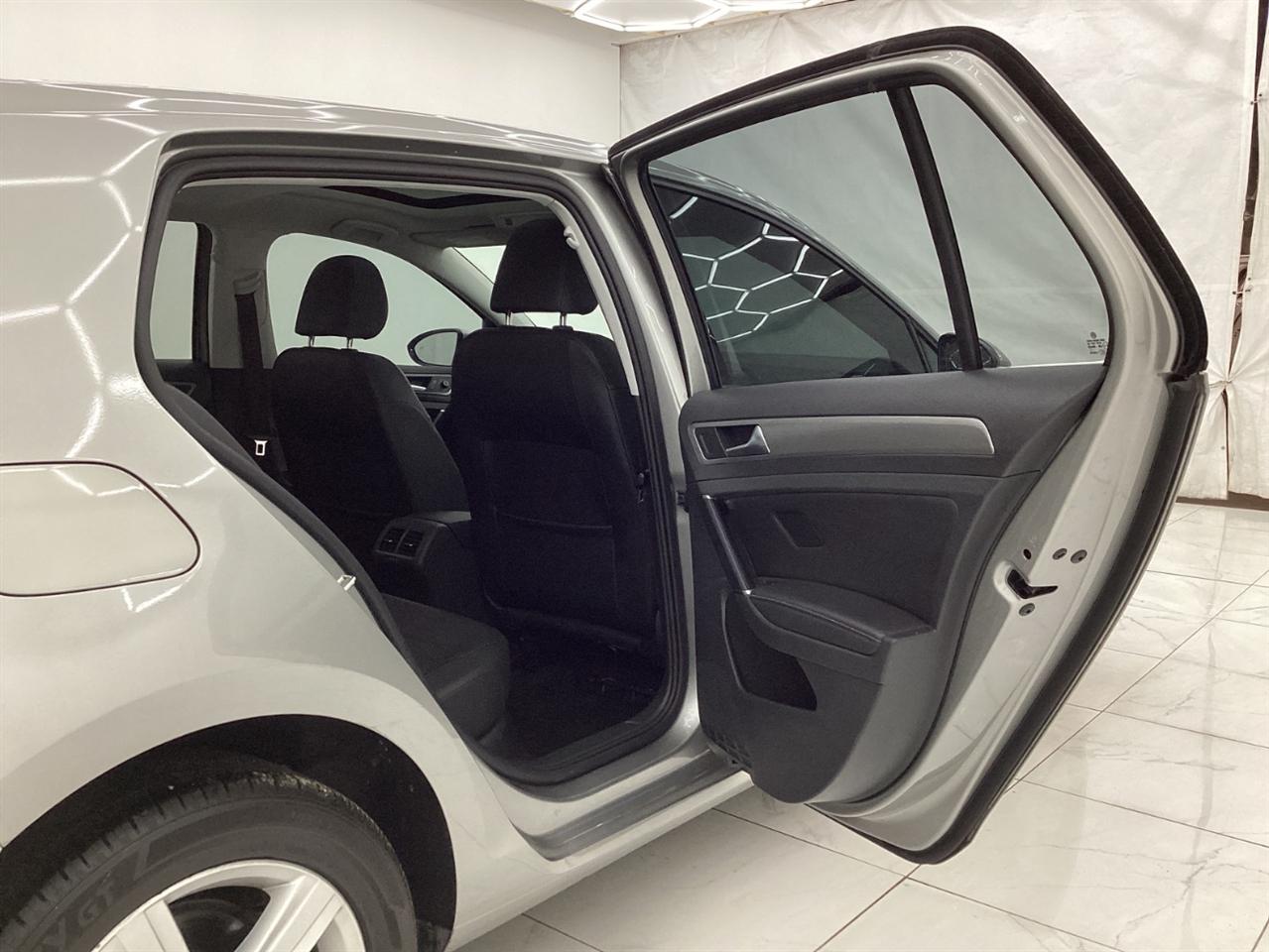 Volkswagen Golf 1.8T 4-Door Wolfsburg Edition Auto 2017