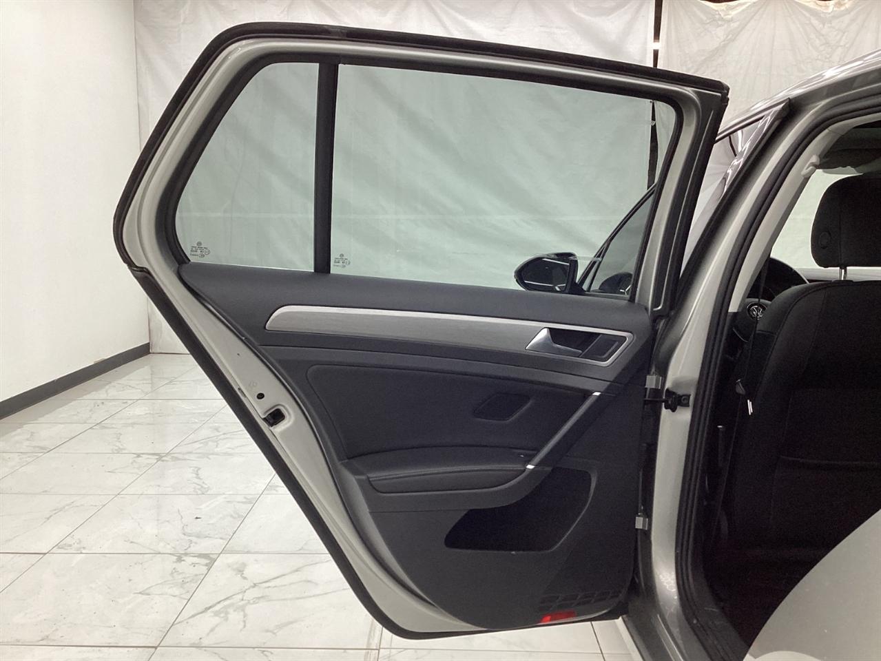 Volkswagen Golf 1.8T 4-Door Wolfsburg Edition Auto 2017