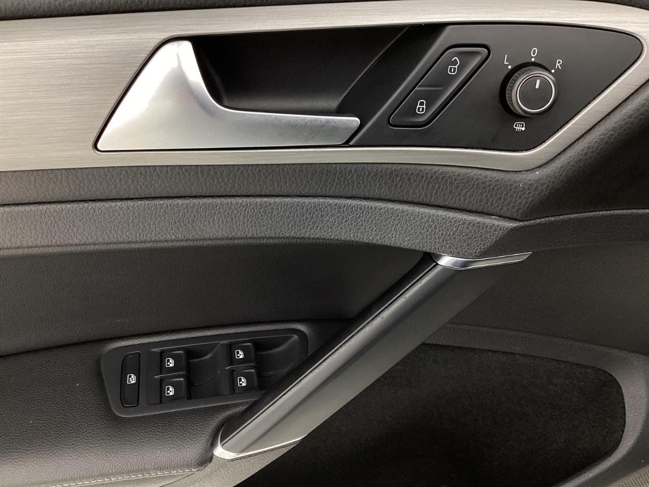 Volkswagen Golf 1.8T 4-Door Wolfsburg Edition Auto 2017