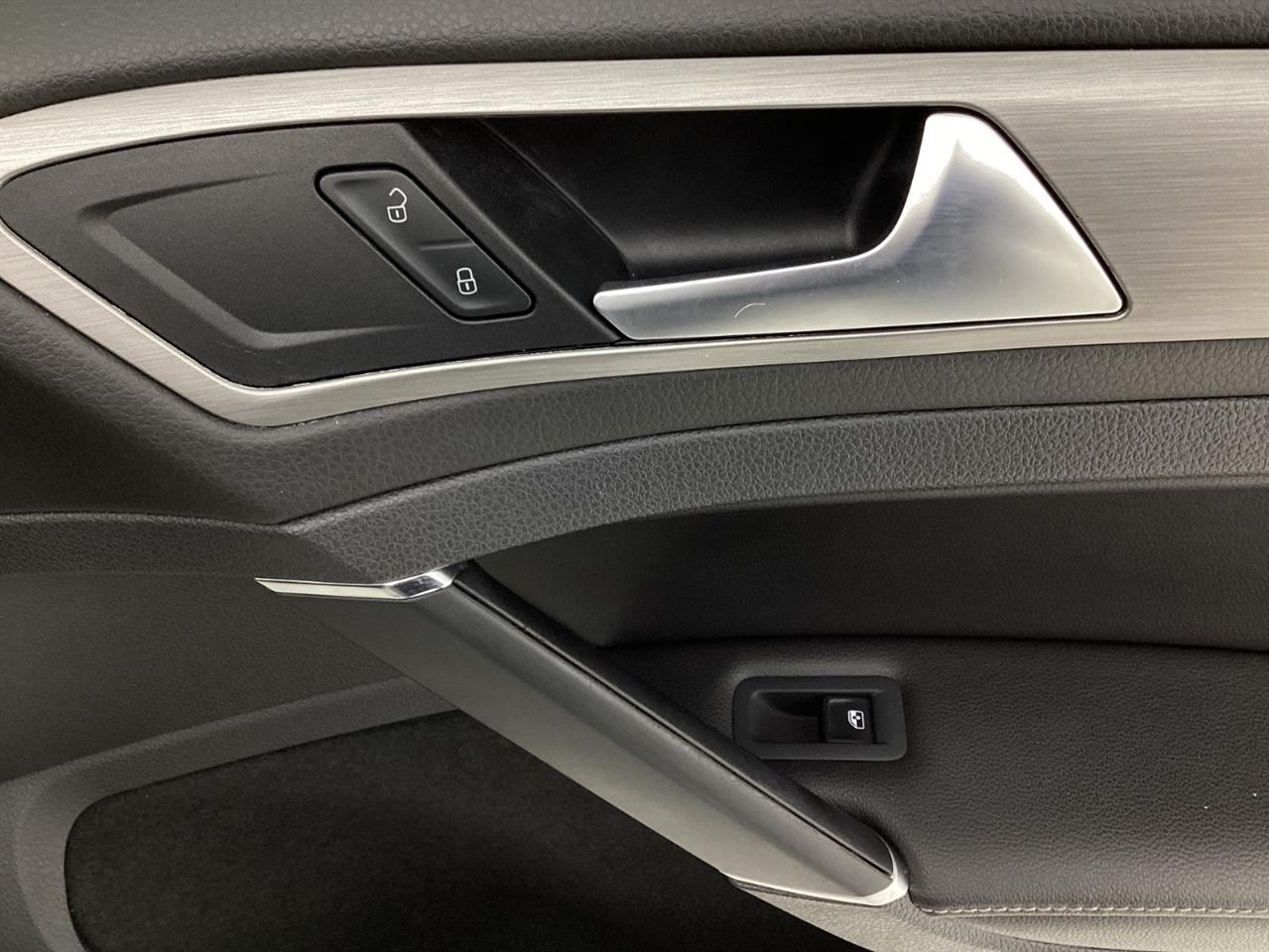 Volkswagen Golf 1.8T 4-Door Wolfsburg Edition Auto 2017