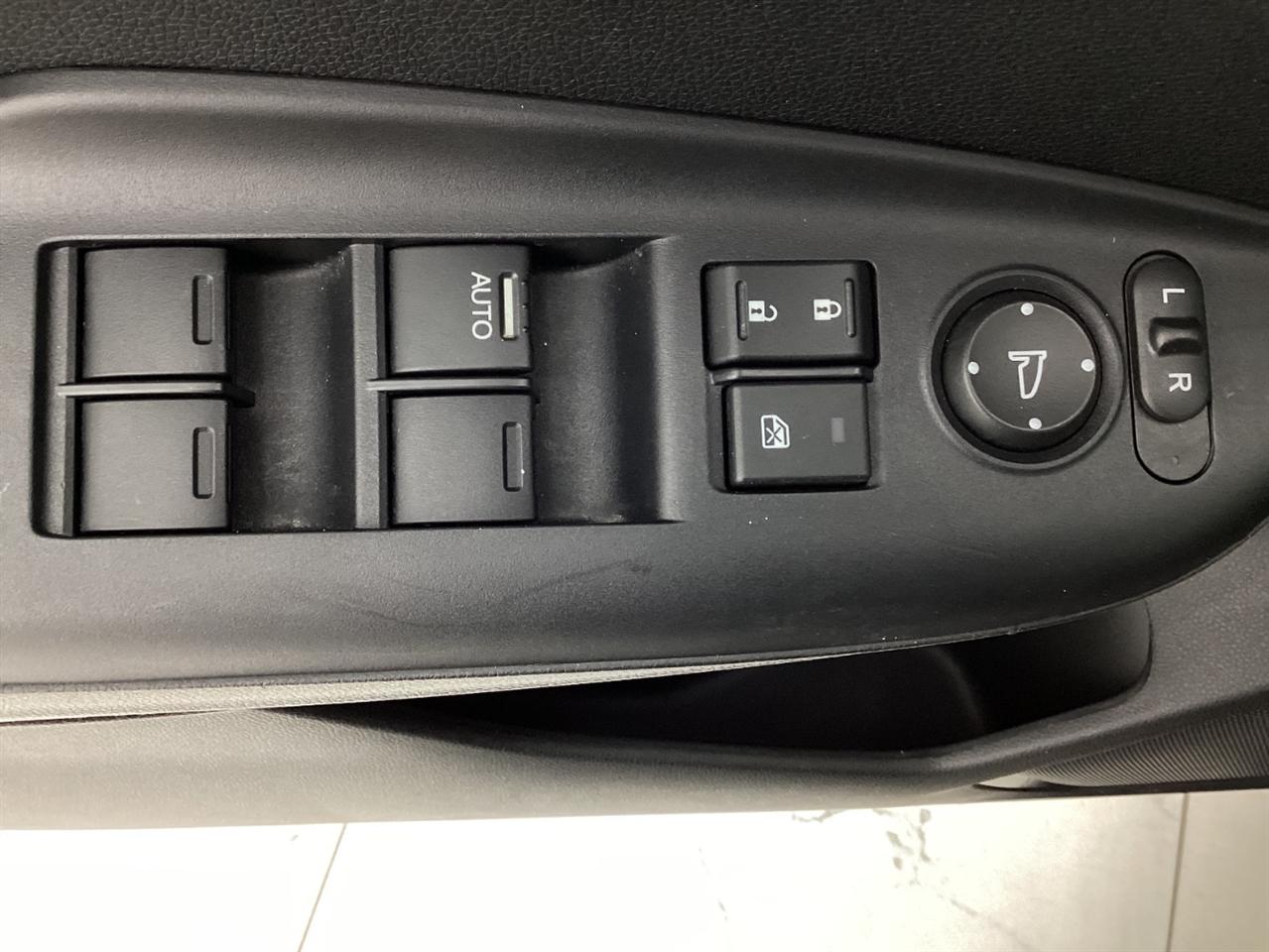 Honda Fit 5dr HB CVT EX-L 2015