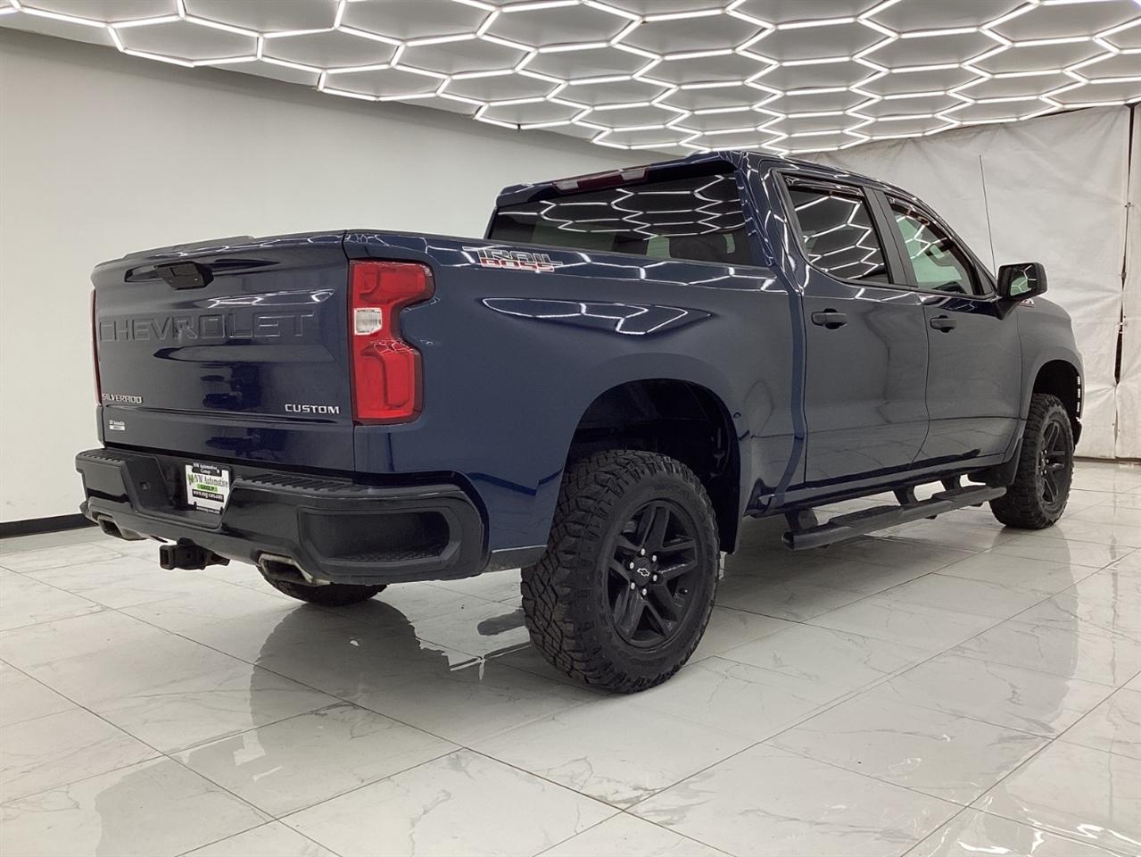 Chevrolet Silverado 1500 4WD Crew Cab 147" Custom Trail Boss 2020