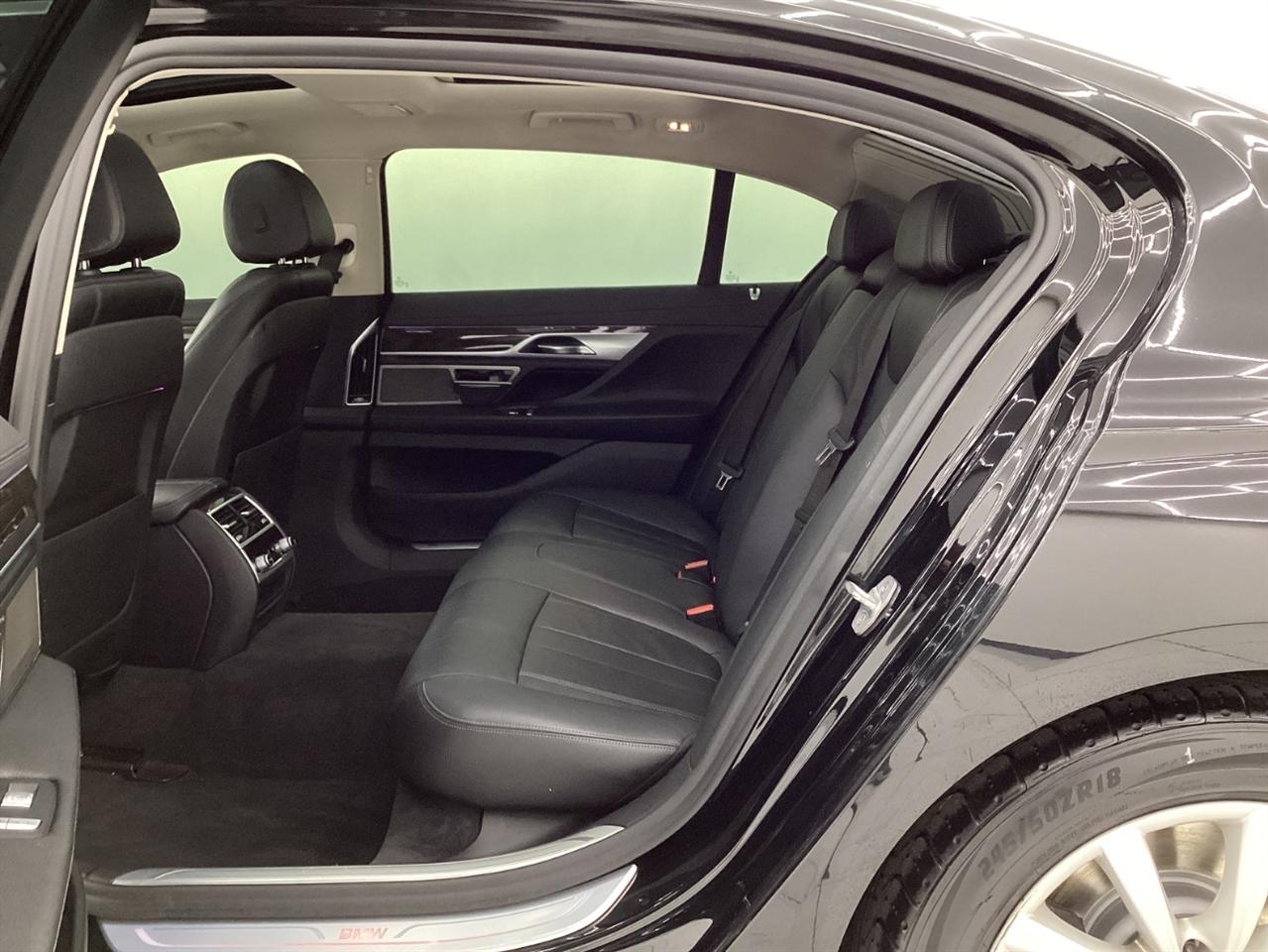 BMW 7 Series 740i xDrive Sedan 2019