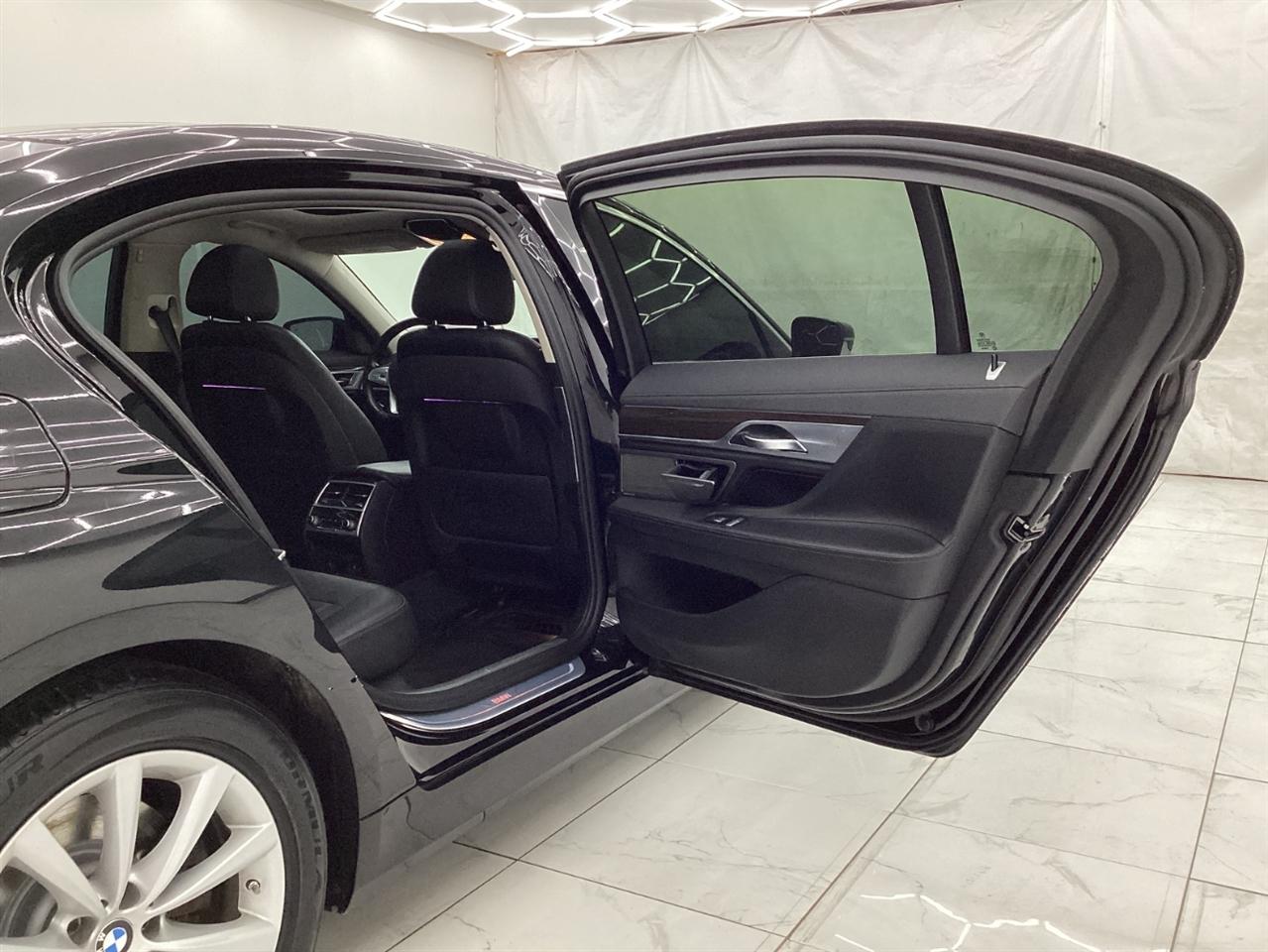 BMW 7 Series 740i xDrive Sedan 2019