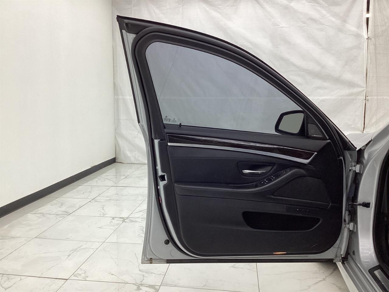 BMW 5 Series 4dr Sdn 528i xDrive AWD 2015