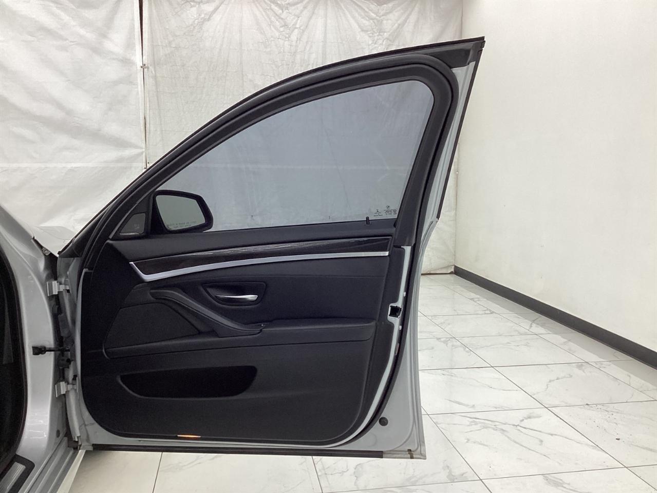 BMW 5 Series 4dr Sdn 528i xDrive AWD 2015