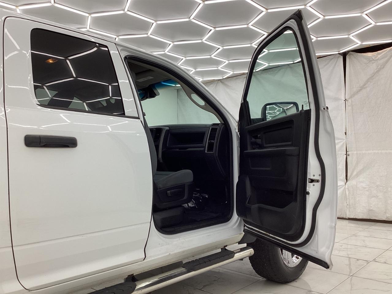 RAM 1500 Classic Tradesman 4x4 Quad Cab 6'4" Box 2019