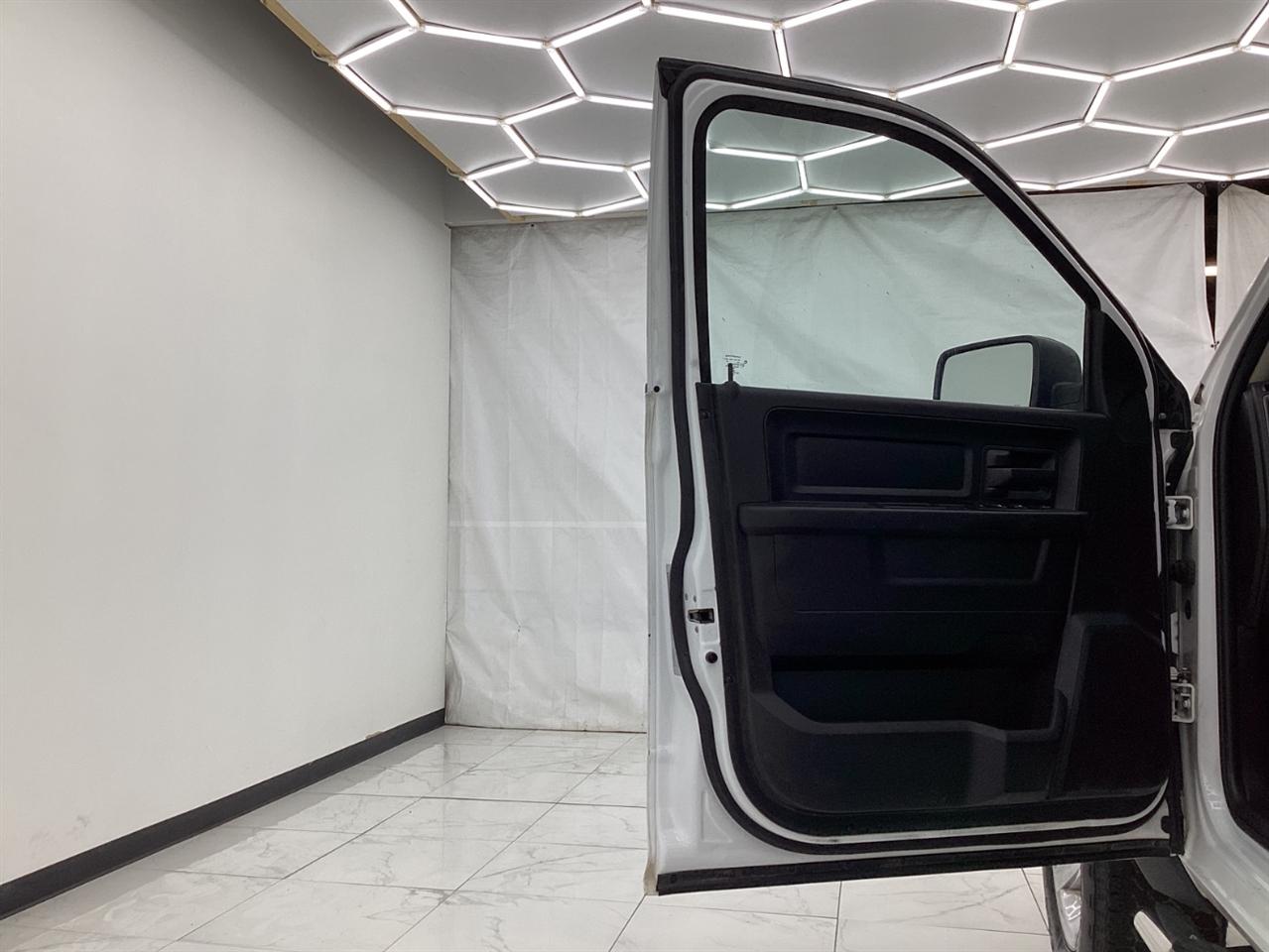 RAM 1500 Classic Tradesman 4x4 Quad Cab 6'4" Box 2019