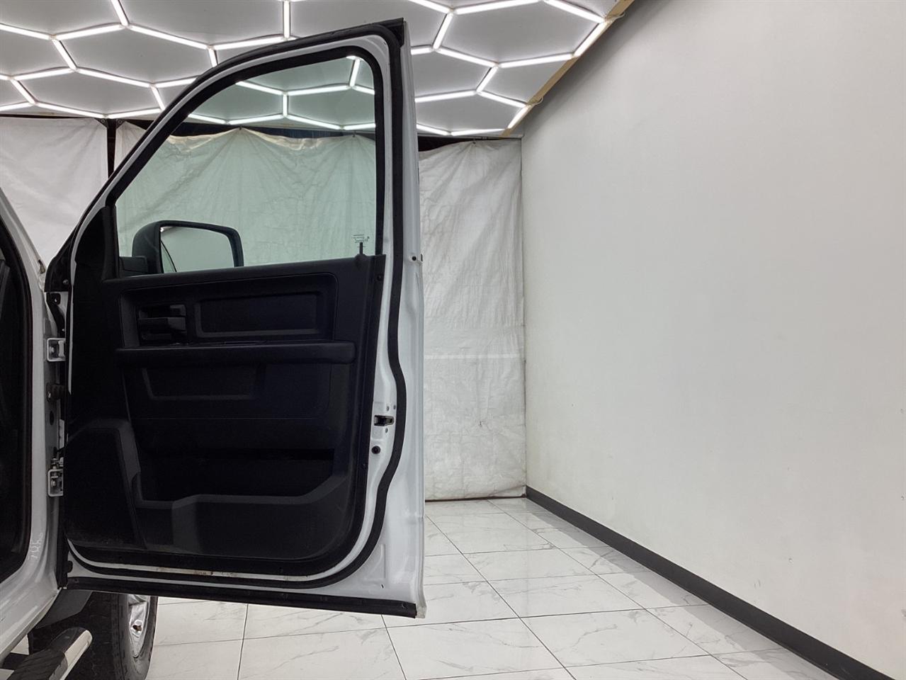 RAM 1500 Classic Tradesman 4x4 Quad Cab 6'4" Box 2019