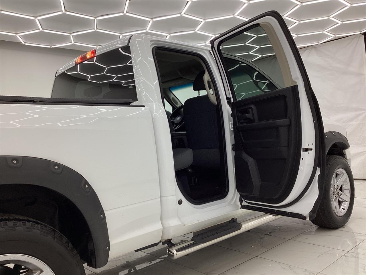RAM 1500 Classic Tradesman 4x4 Quad Cab 6'4" Box 2019