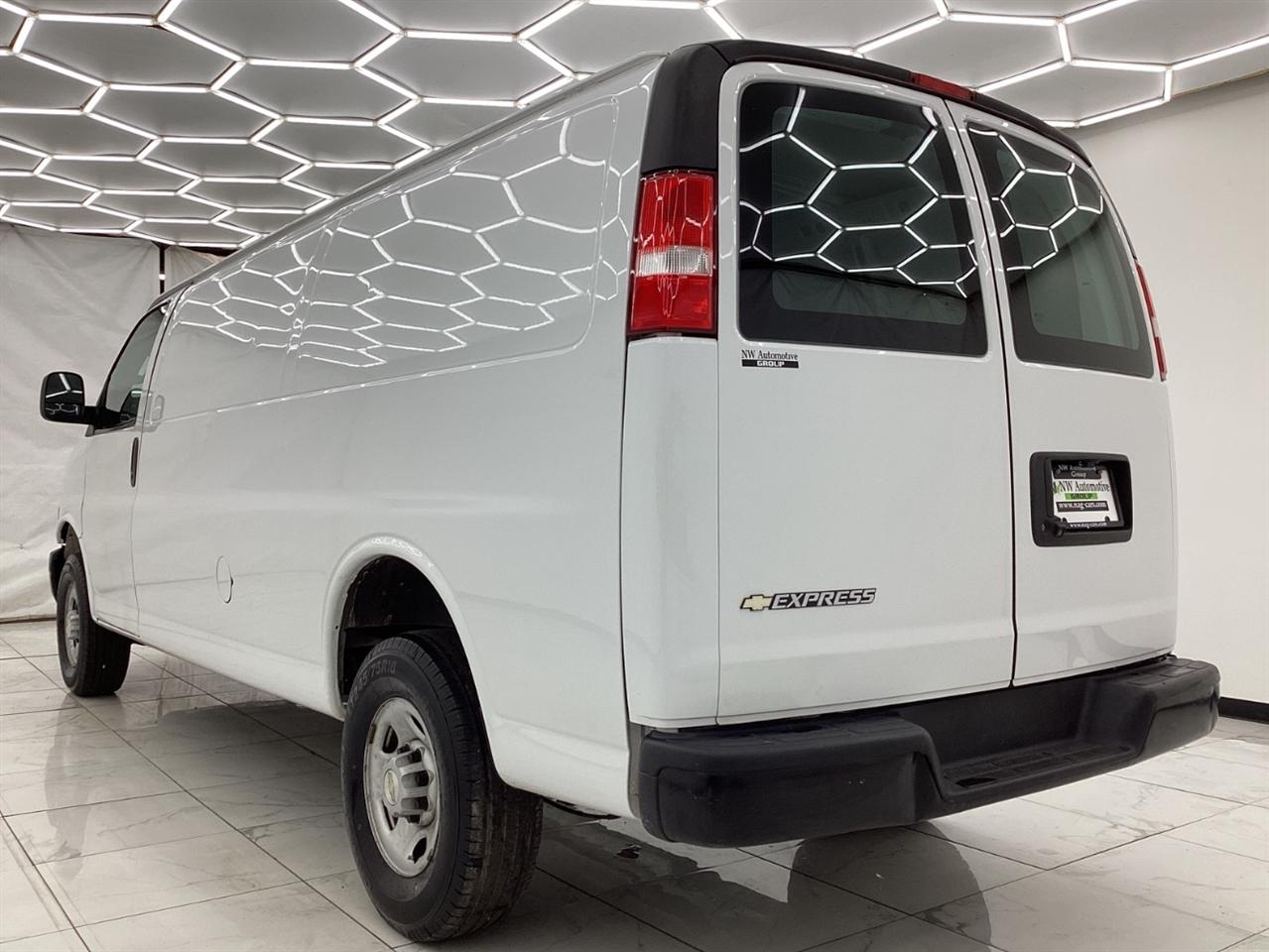 Chevrolet Express Cargo Van RWD 2500 155" 2022