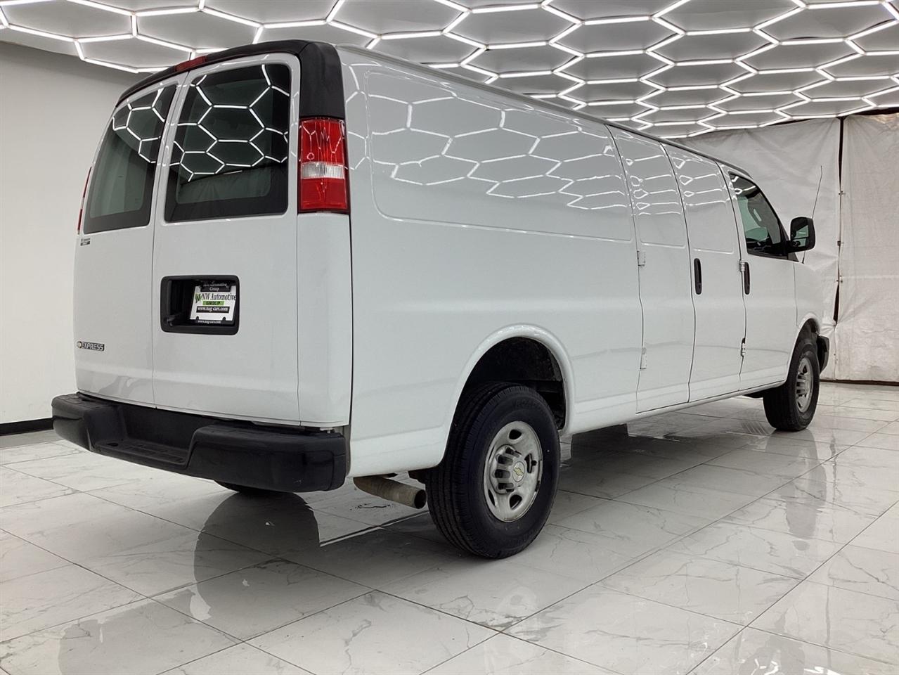 Chevrolet Express Cargo Van RWD 2500 155" 2022