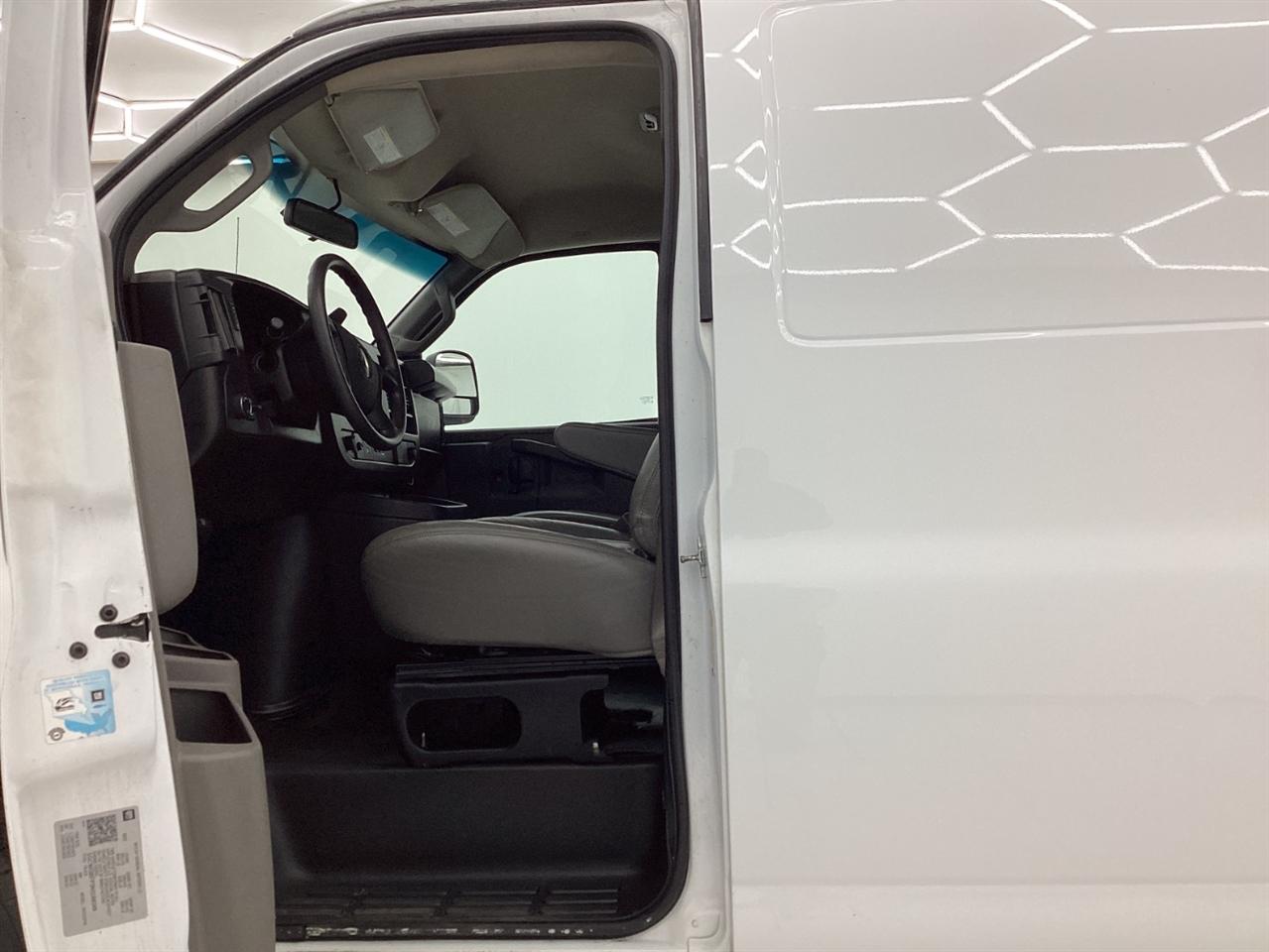 Chevrolet Express Cargo Van RWD 2500 155" 2022