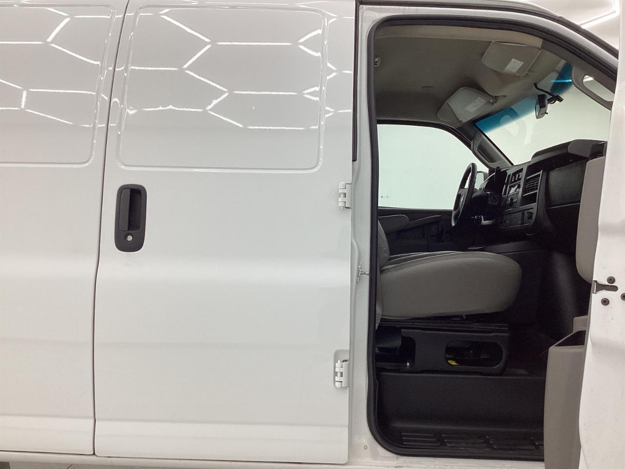 Chevrolet Express Cargo Van RWD 2500 155" 2022