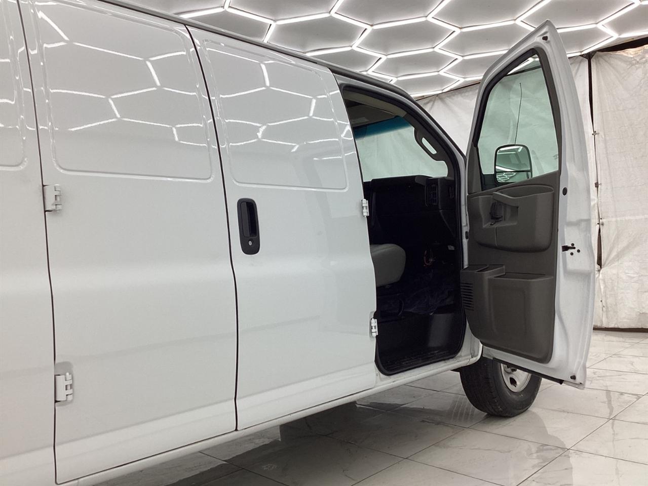 Chevrolet Express Cargo Van RWD 2500 155" 2022