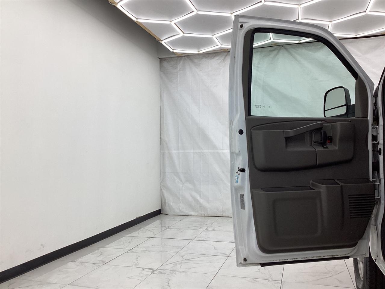 Chevrolet Express Cargo Van RWD 2500 155" 2022