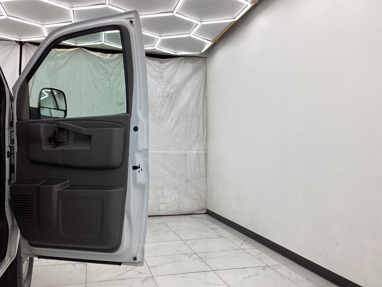 Chevrolet Express Cargo Van RWD 2500 155" 2022