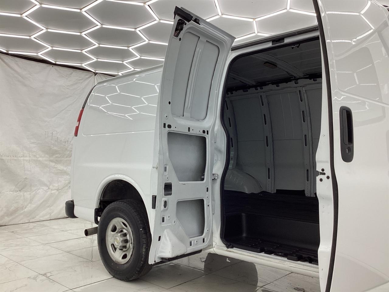 Chevrolet Express Cargo Van RWD 2500 155" 2022