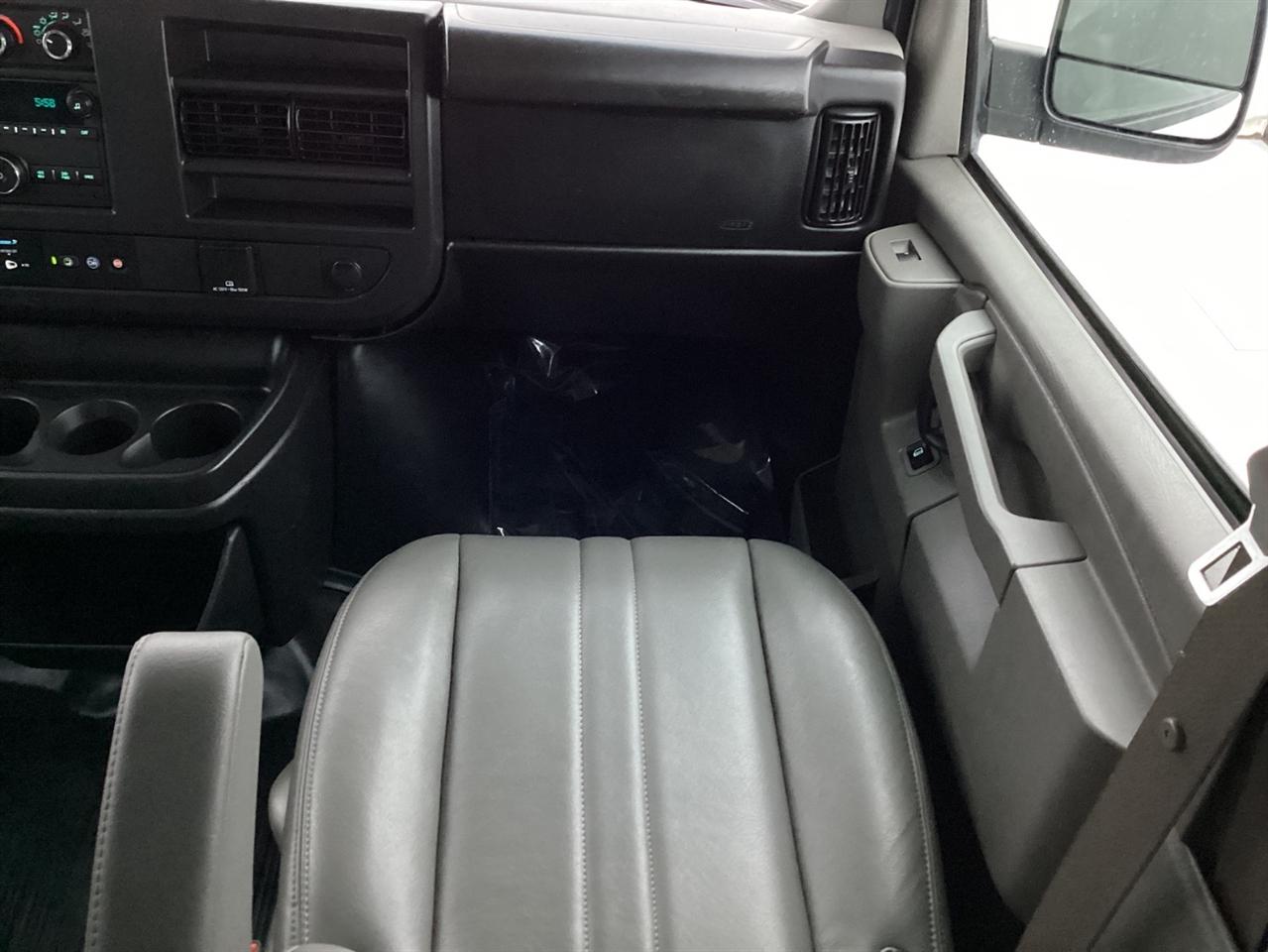 Chevrolet Express Cargo Van RWD 2500 155" 2022