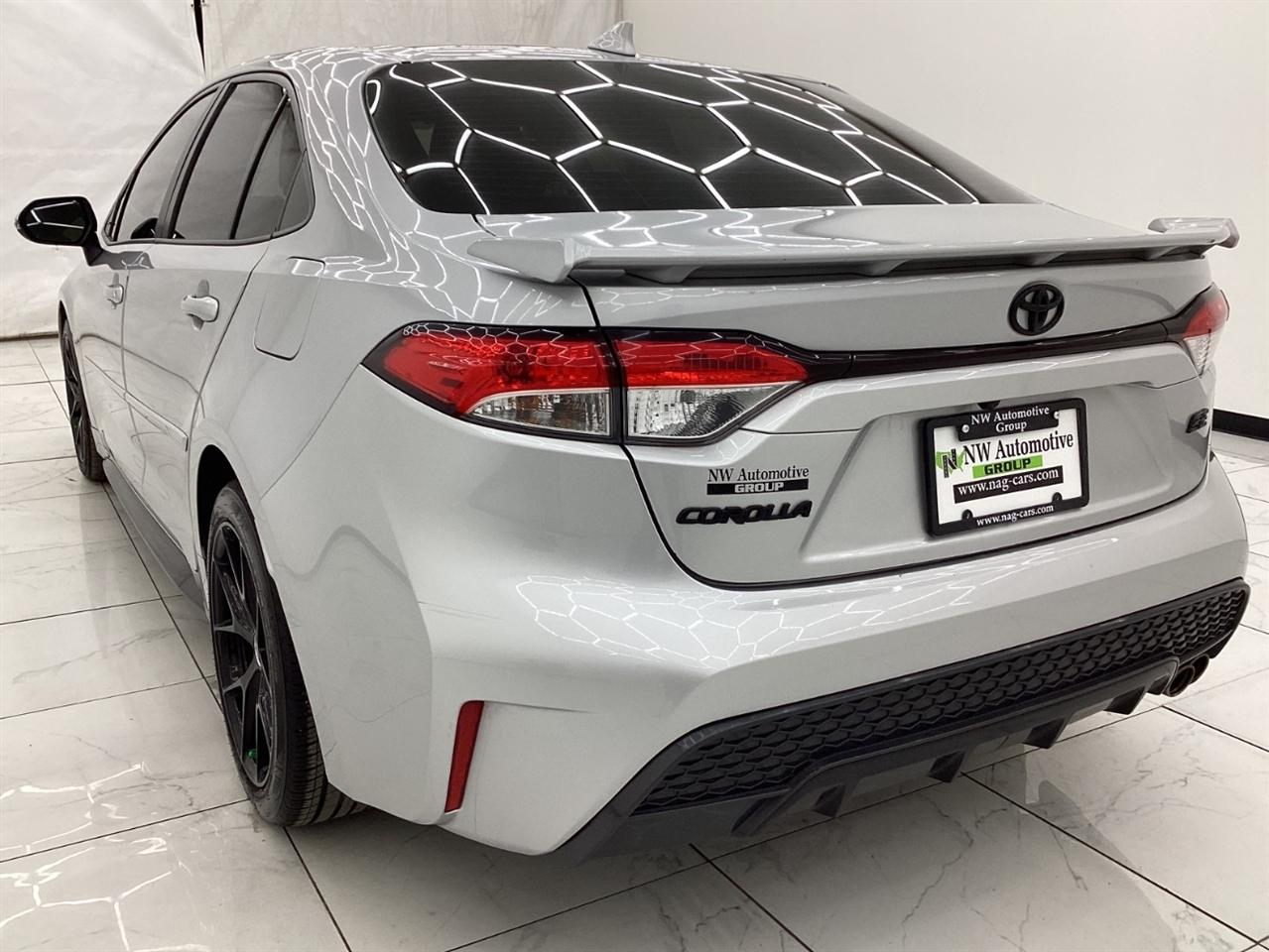 Toyota Corolla SE Nightshade CVT (Natl) 2022