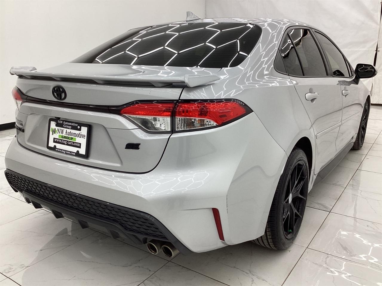 Toyota Corolla SE Nightshade CVT (Natl) 2022