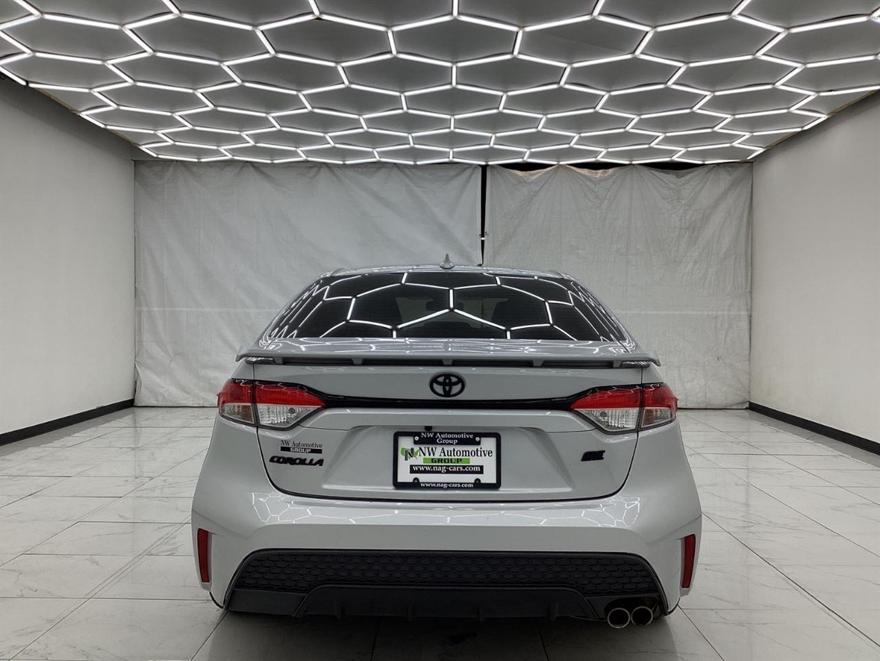 Toyota Corolla SE Nightshade CVT (Natl) 2022