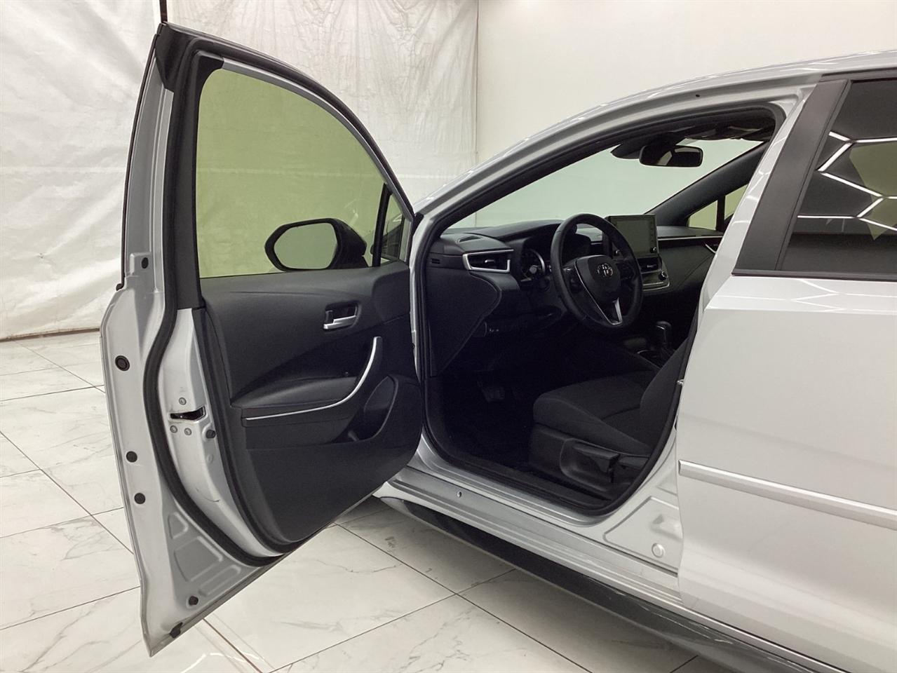 Toyota Corolla SE Nightshade CVT (Natl) 2022