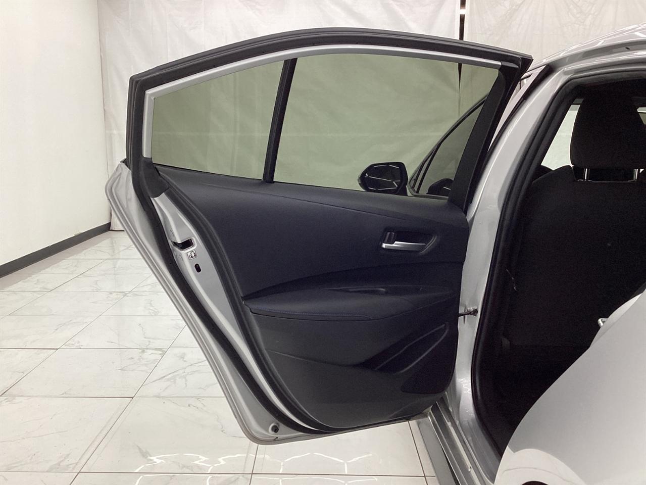 Toyota Corolla SE Nightshade CVT (Natl) 2022