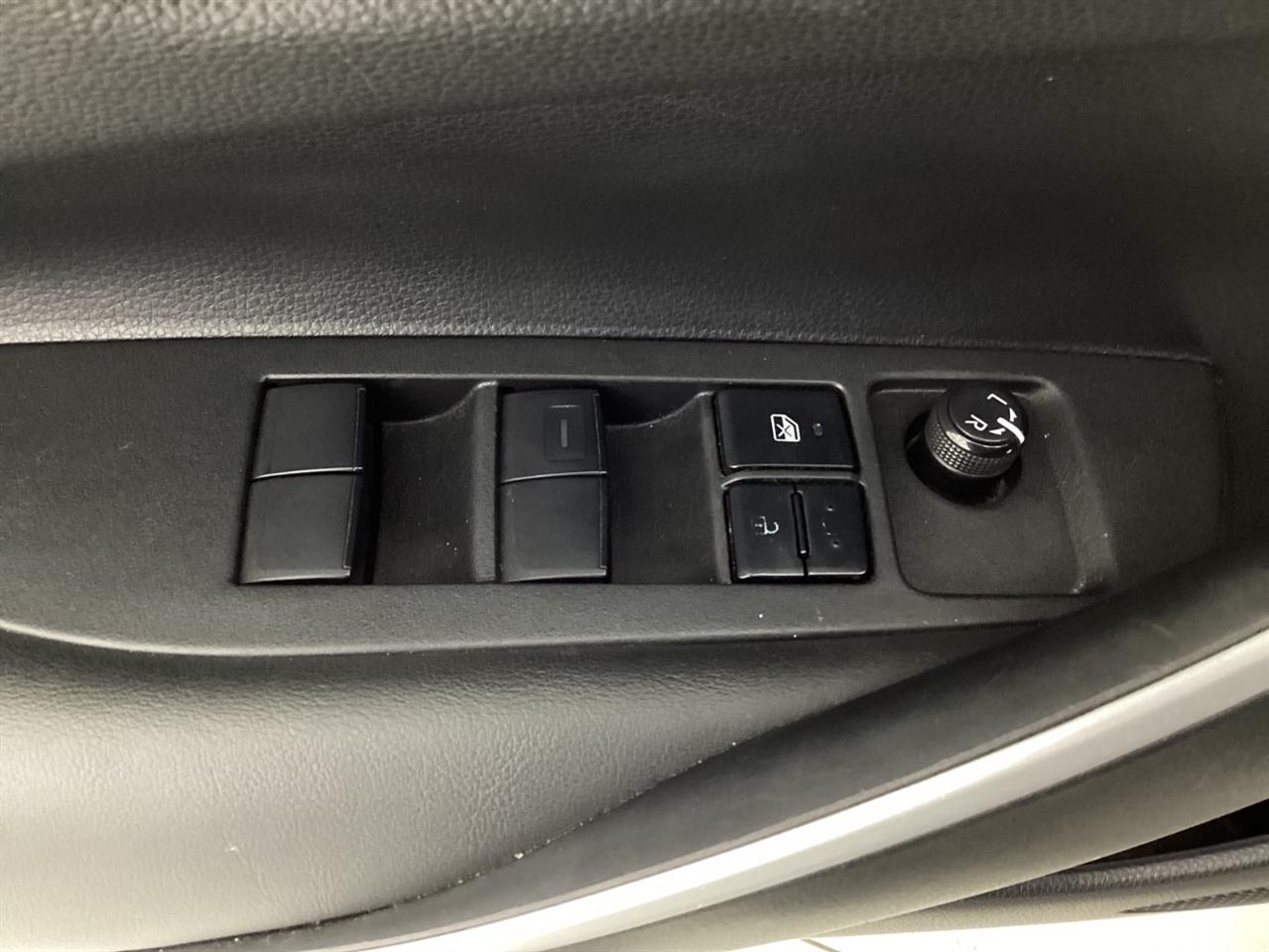 Toyota Corolla SE Nightshade CVT (Natl) 2022