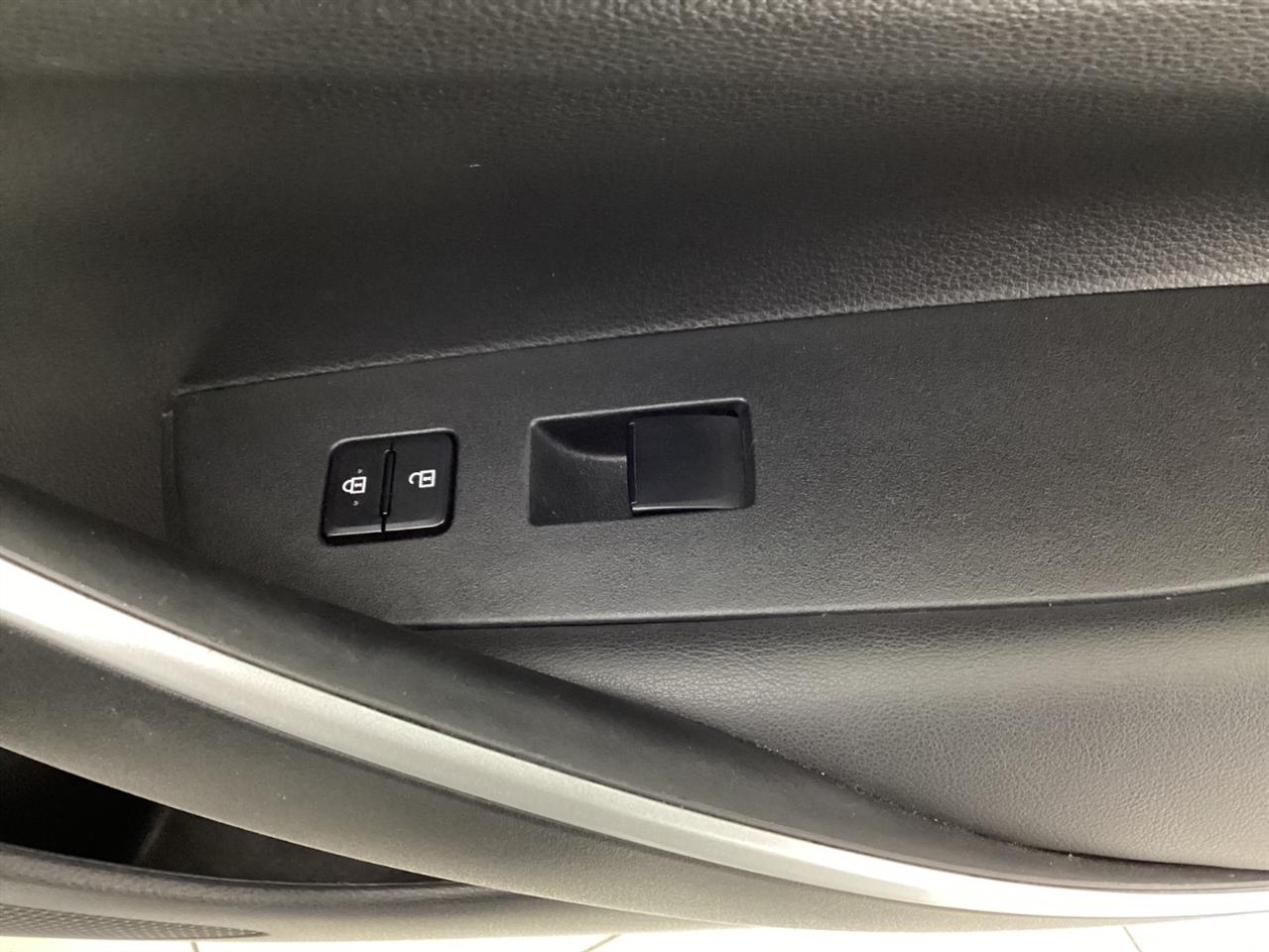 Toyota Corolla SE Nightshade CVT (Natl) 2022