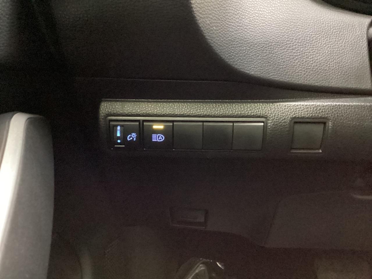 Toyota Corolla SE Nightshade CVT (Natl) 2022