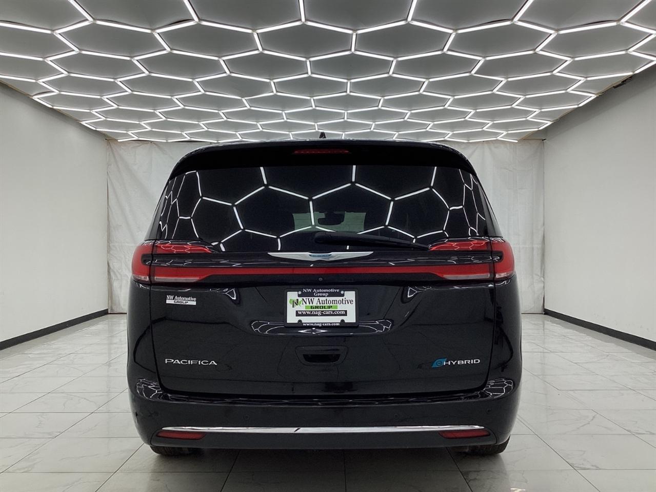 Chrysler Pacifica Hybrid Touring L FWD 2021