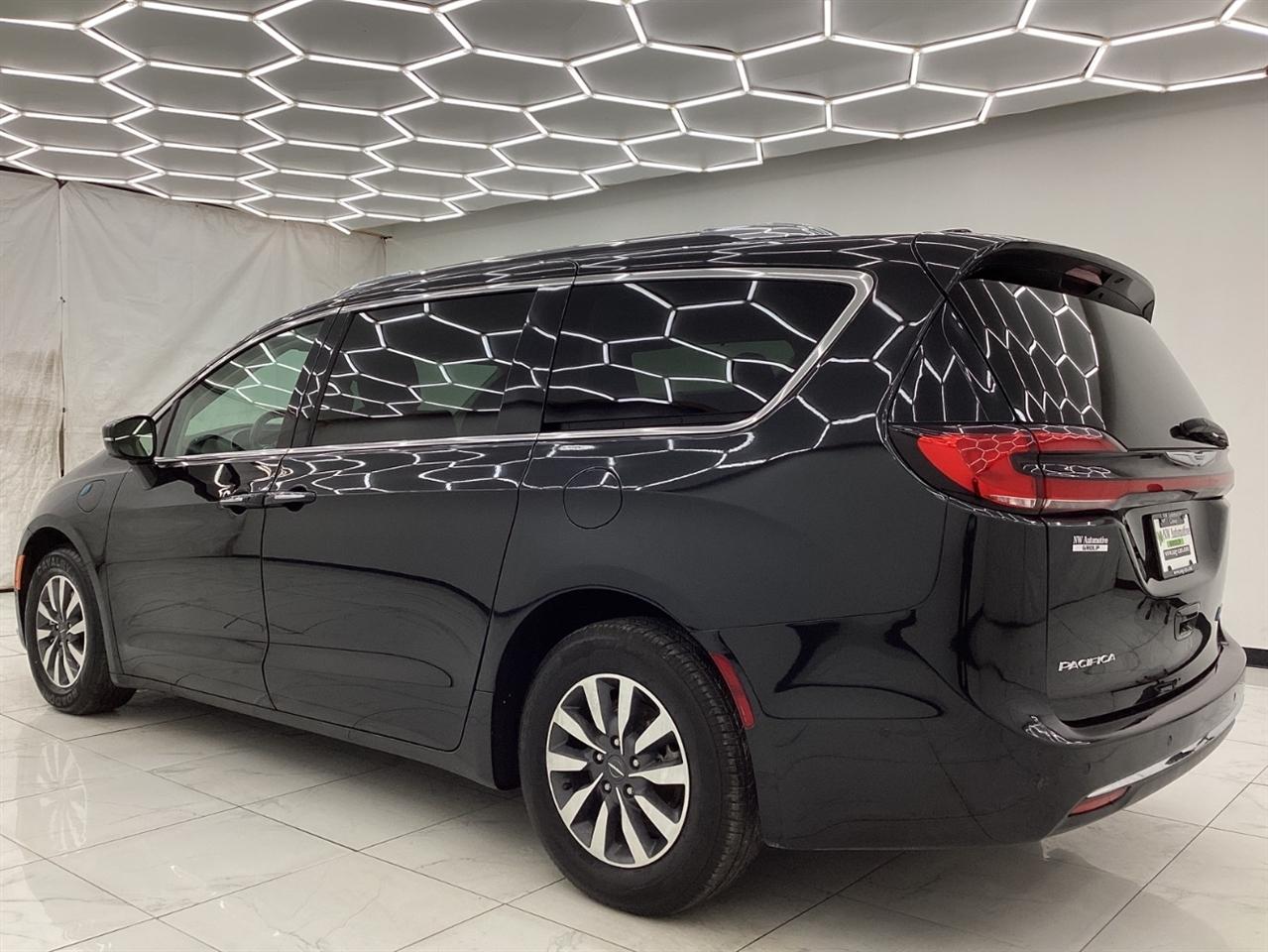 Chrysler Pacifica Hybrid Touring L FWD 2021