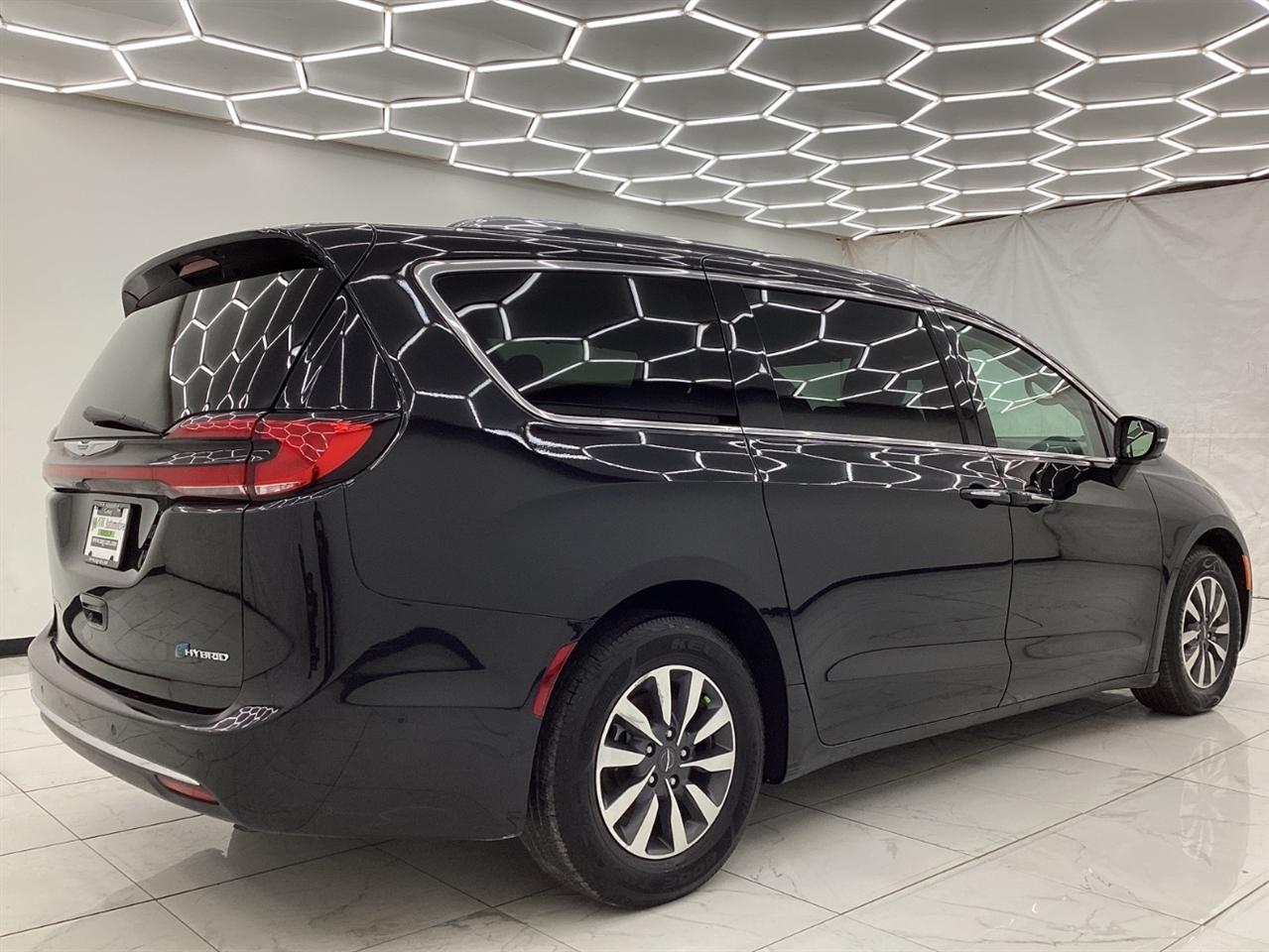 Chrysler Pacifica Hybrid Touring L FWD 2021