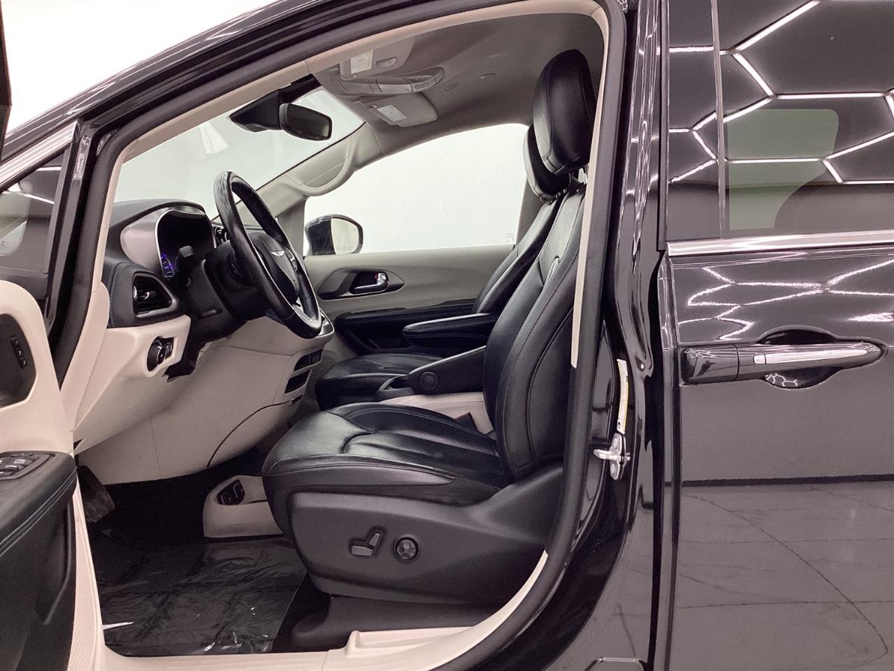 Chrysler Pacifica Hybrid Touring L FWD 2021