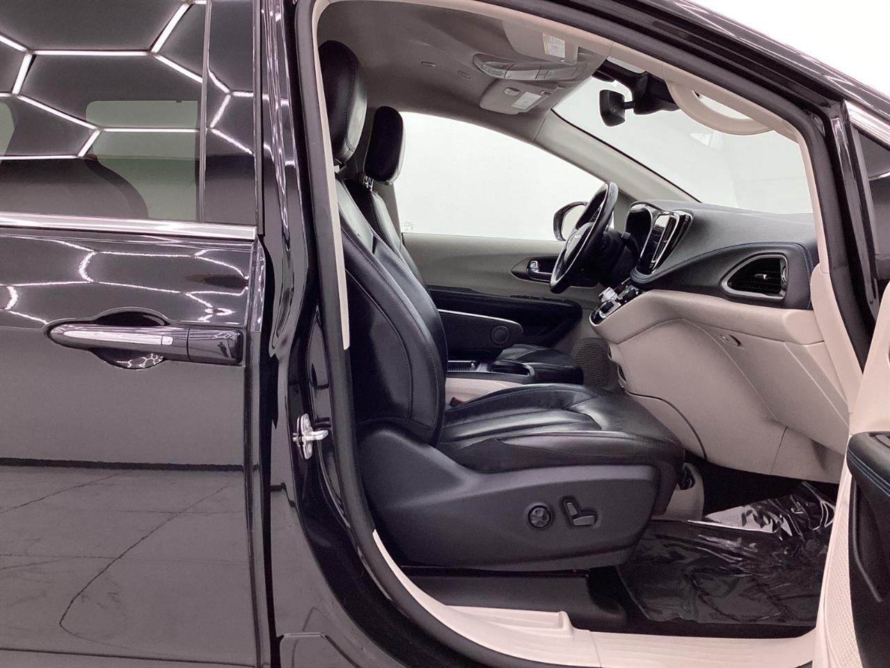 Chrysler Pacifica Hybrid Touring L FWD 2021