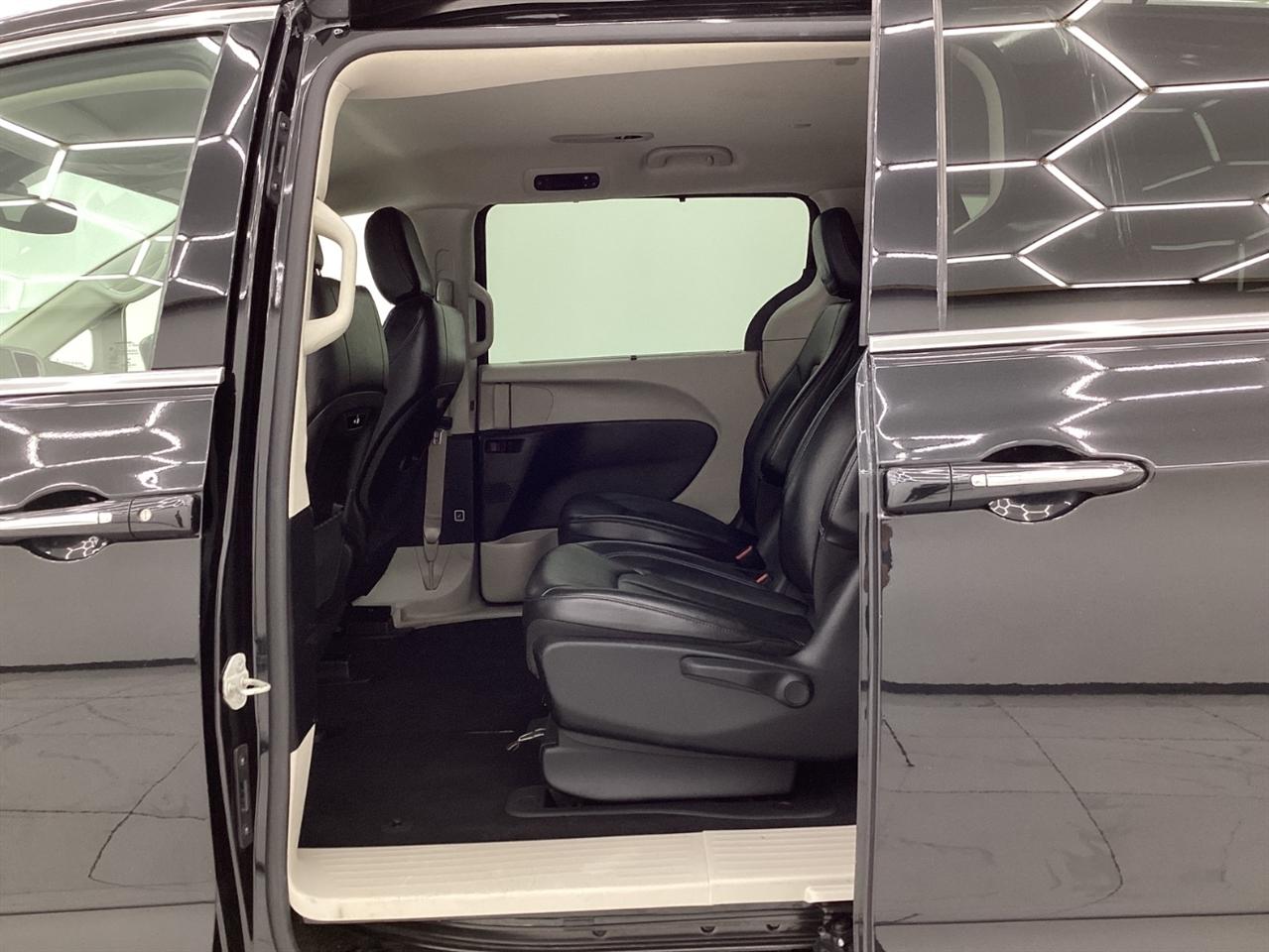 Chrysler Pacifica Hybrid Touring L FWD 2021