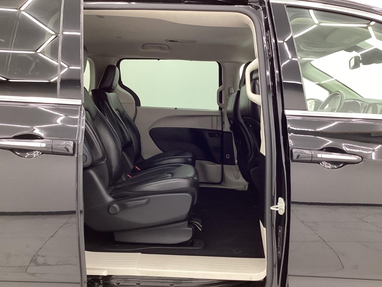 Chrysler Pacifica Hybrid Touring L FWD 2021