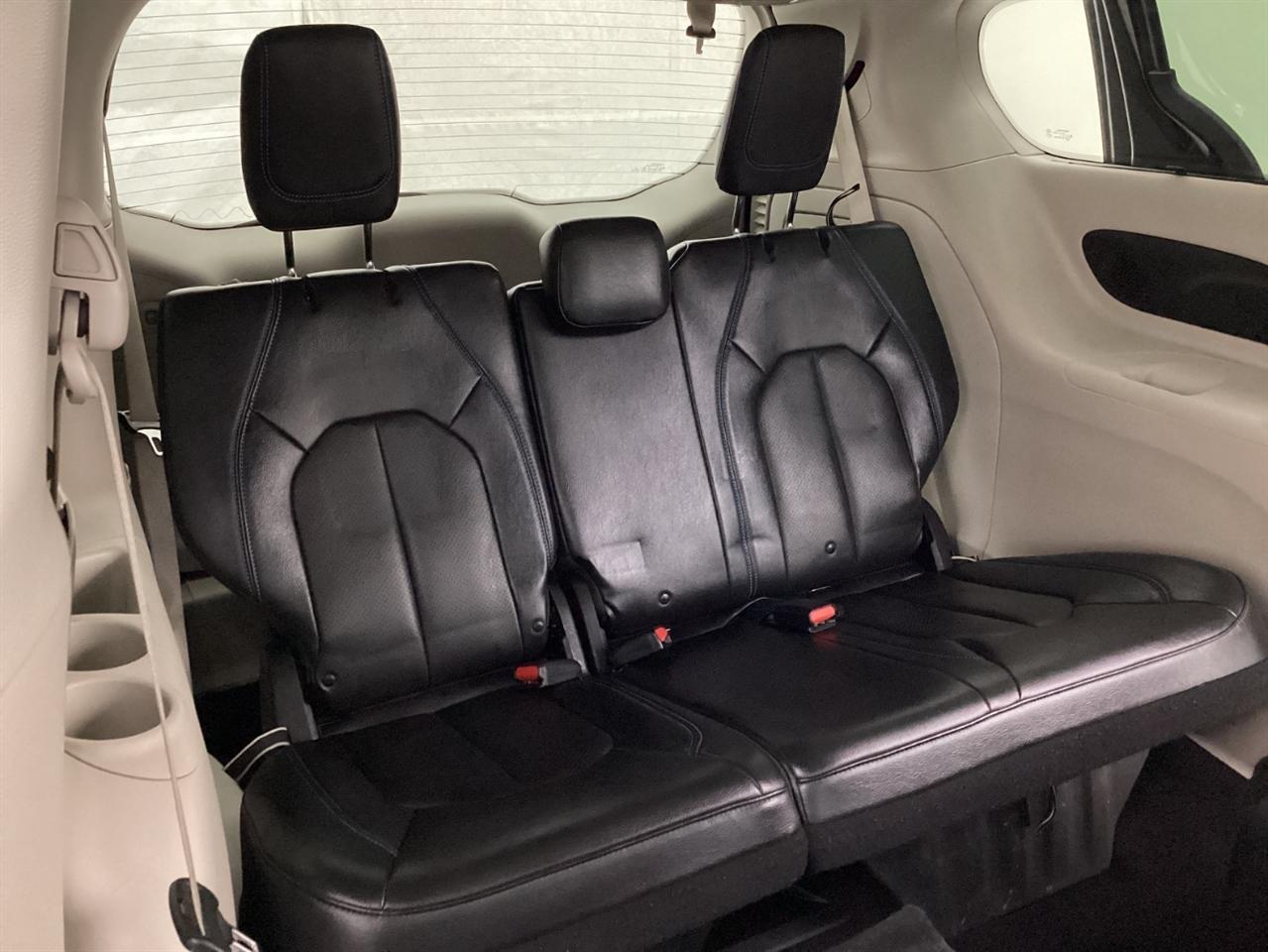 Chrysler Pacifica Hybrid Touring L FWD 2021