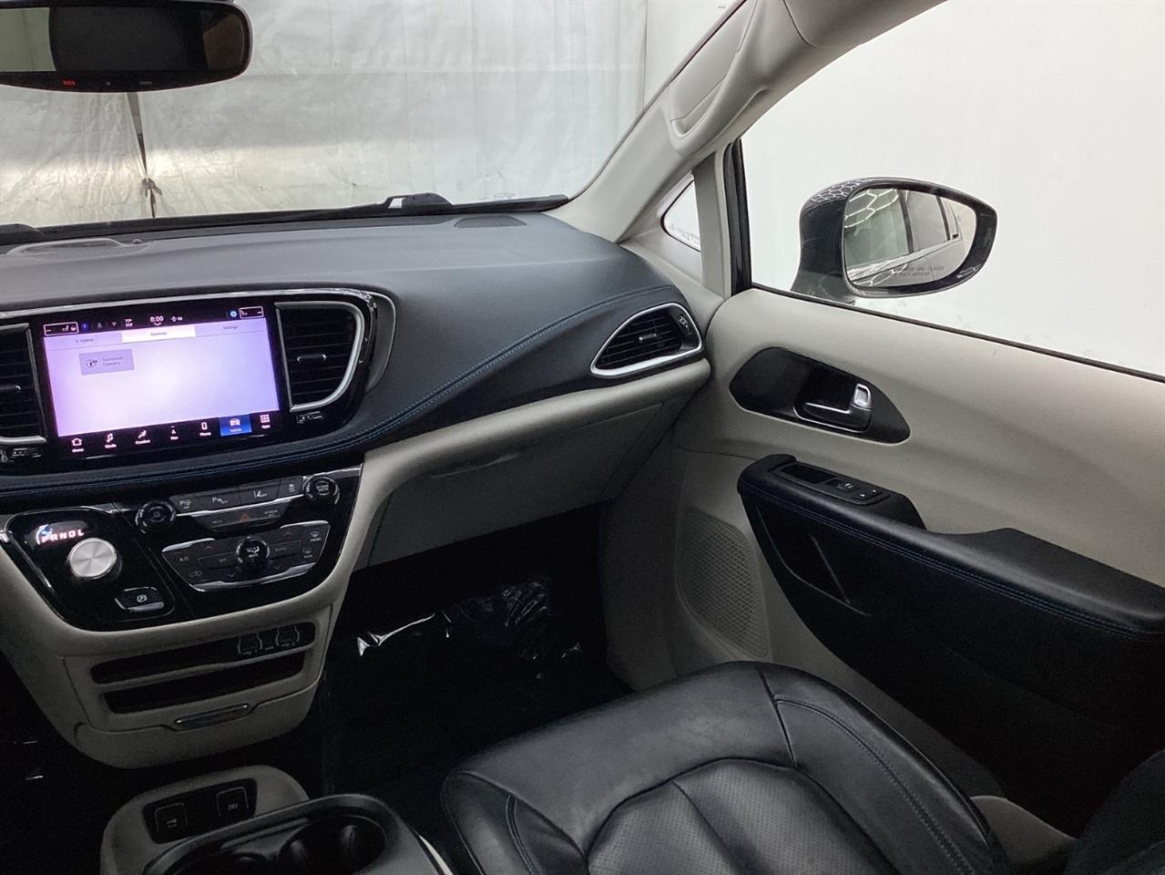Chrysler Pacifica Hybrid Touring L FWD 2021