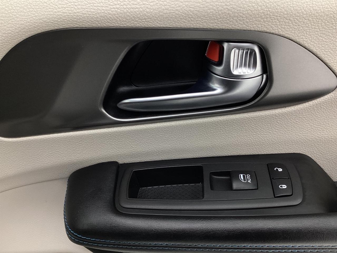 Chrysler Pacifica Hybrid Touring L FWD 2021