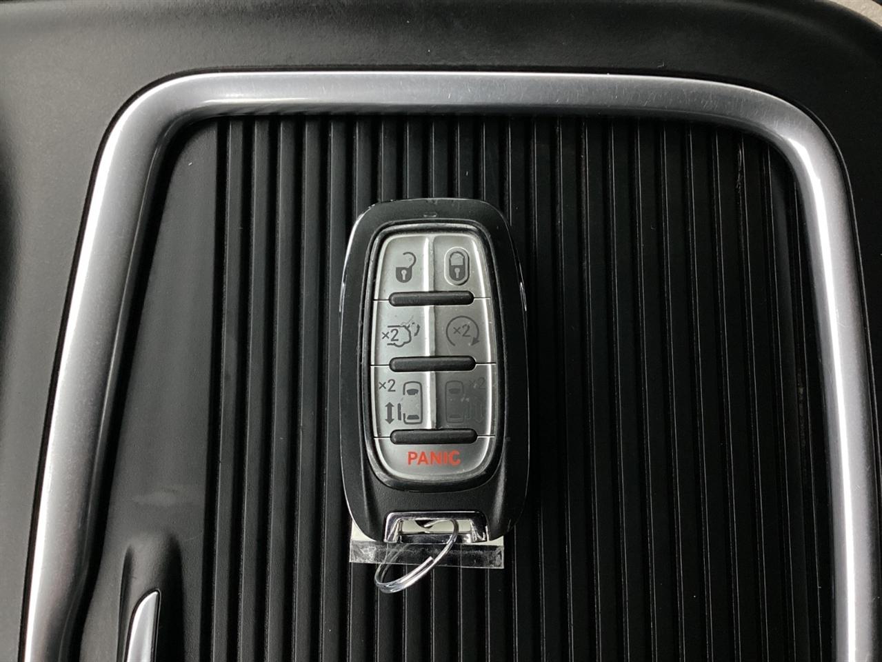 Chrysler Pacifica Hybrid Touring L FWD 2021