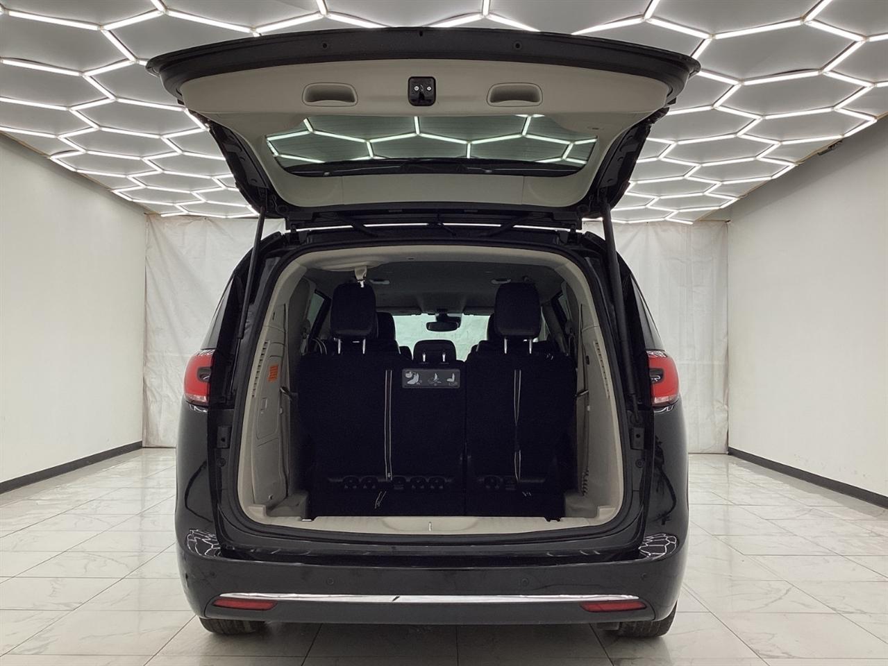 Chrysler Pacifica Hybrid Touring L FWD 2021