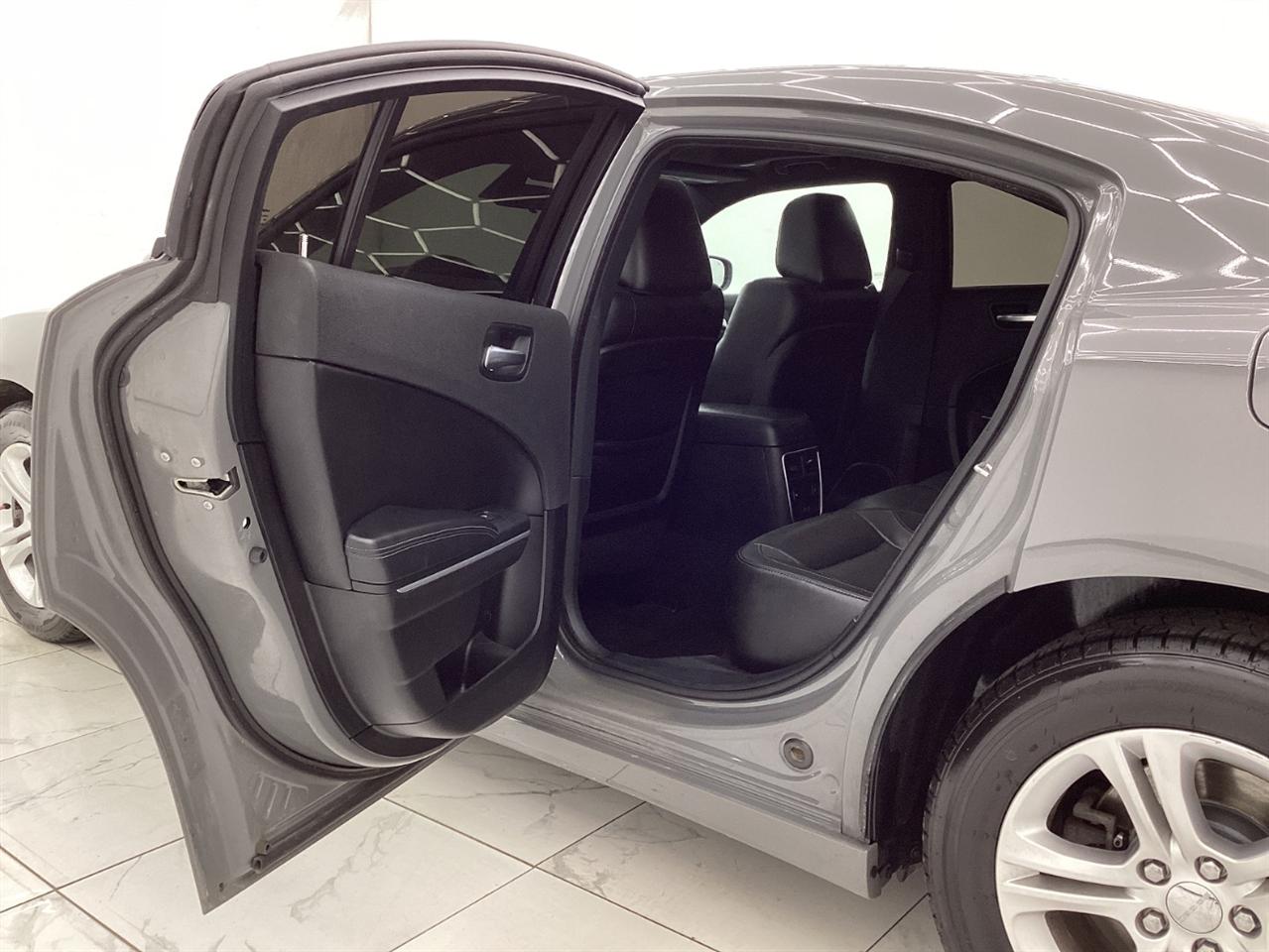 Dodge Charger SXT RWD 2019