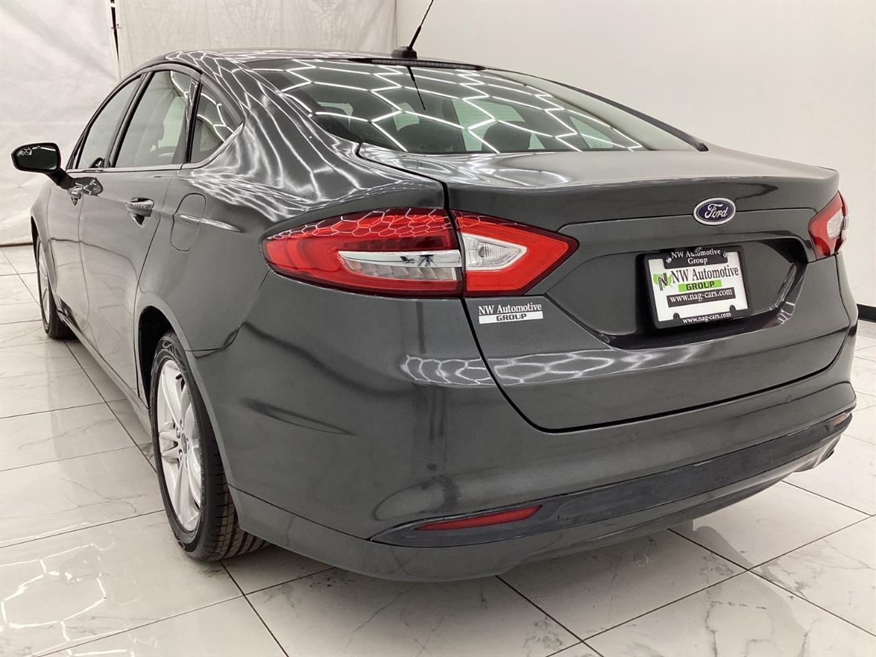 Ford Fusion SE FWD 2018