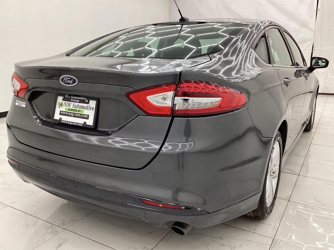 Ford Fusion SE FWD 2018
